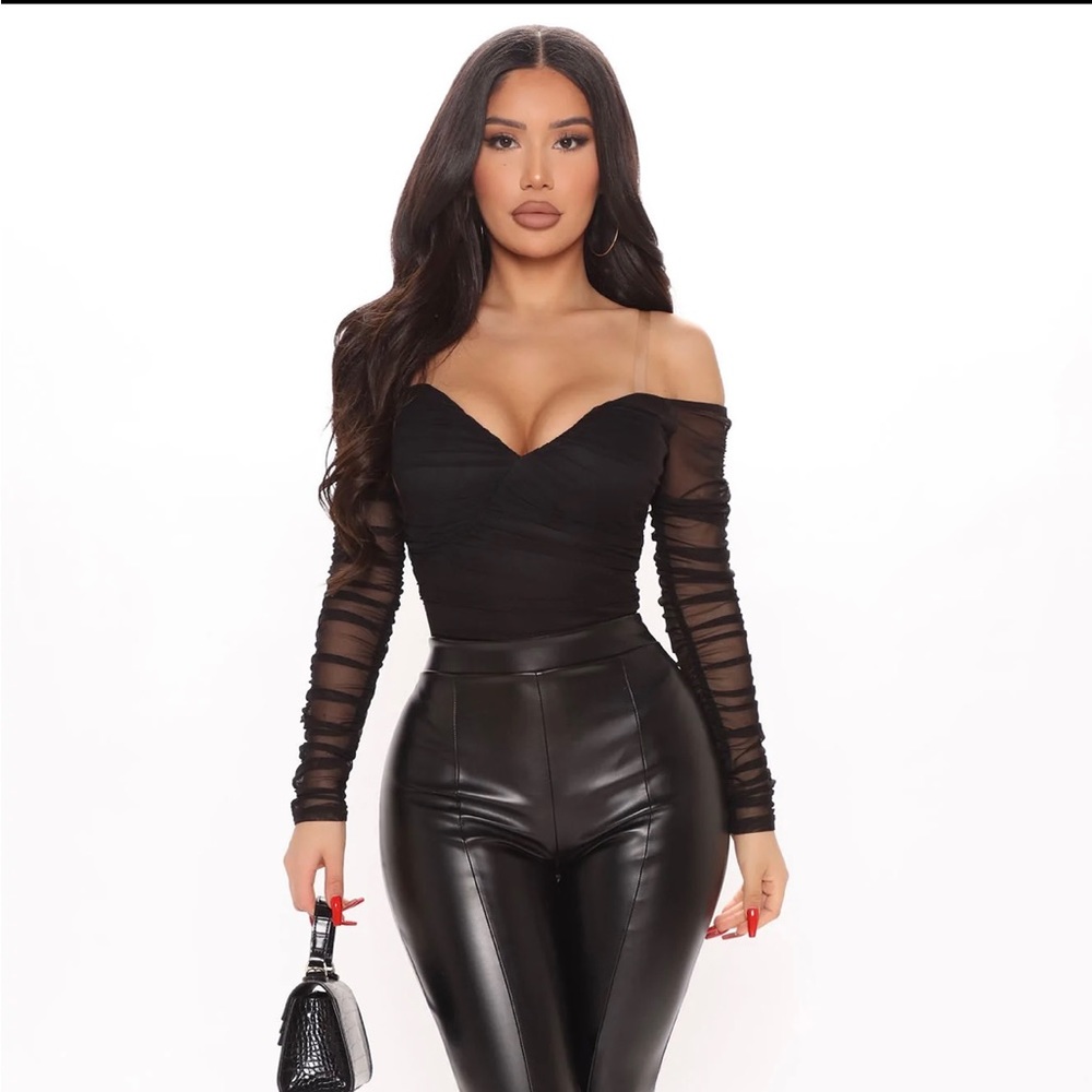 Fashion nova black sweetheart neckline bodysuit